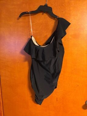Motherhood Maternity Beach Bump Black One-Shoulder Swim Top